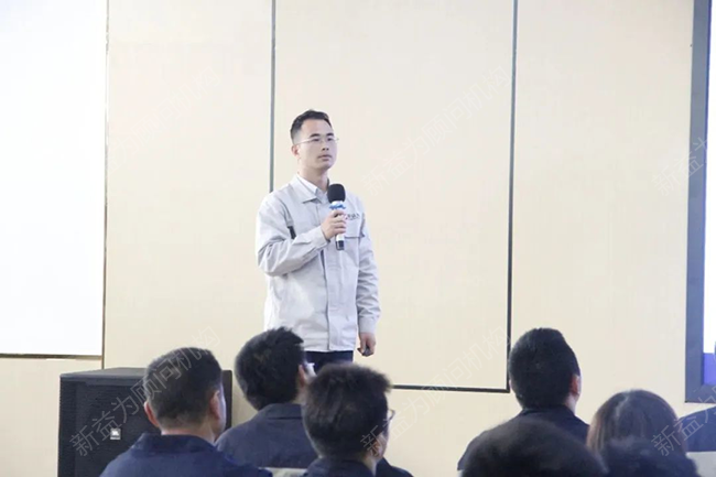 顧問做工作點(diǎn)評(píng)與下階段工作計(jì)劃講解